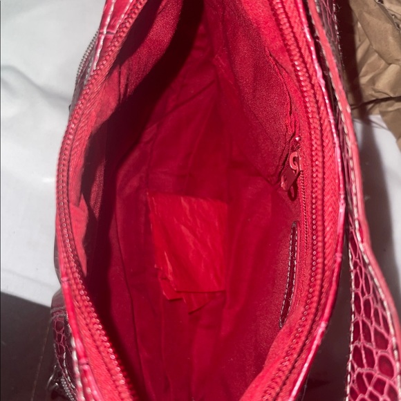 GLO Red Crocodile-Embossed Shoulder Bag - Picture 9 of 13